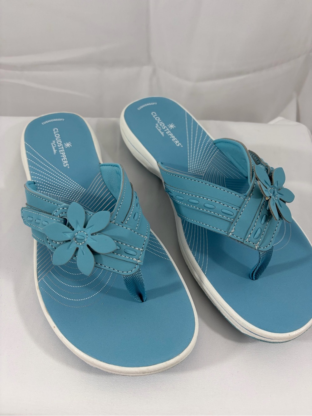 NWT Cloudsteppers by Clarks Women's Size 8 Blue Floral Sandals